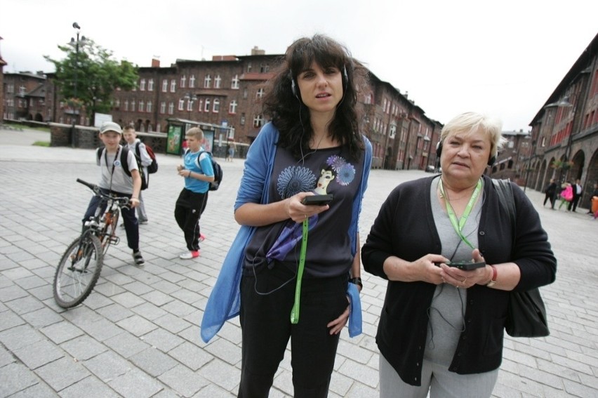 Anna Dudzińska (l), autorka audioprzewodnika po Nikiszowcu