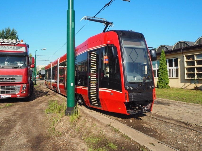 Pierwszy tramwaj Pesa 2017N dotarł do Katowic