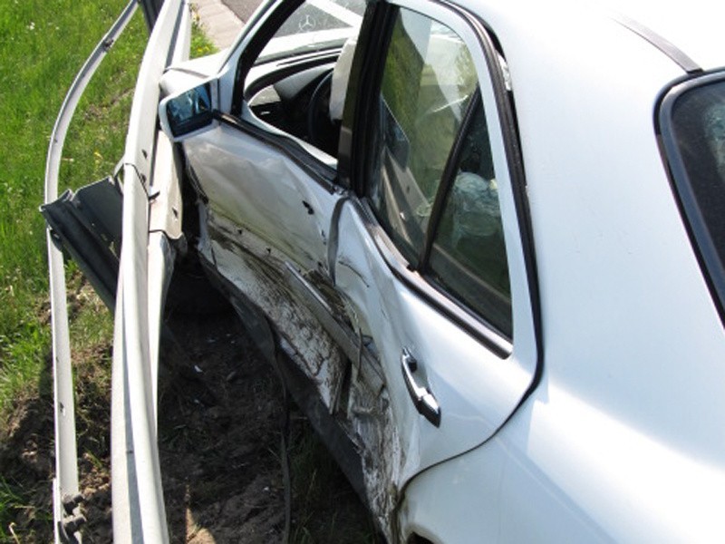Wypadek na DK 6: Zderzenie forda z mercedesem [zdjęcia]