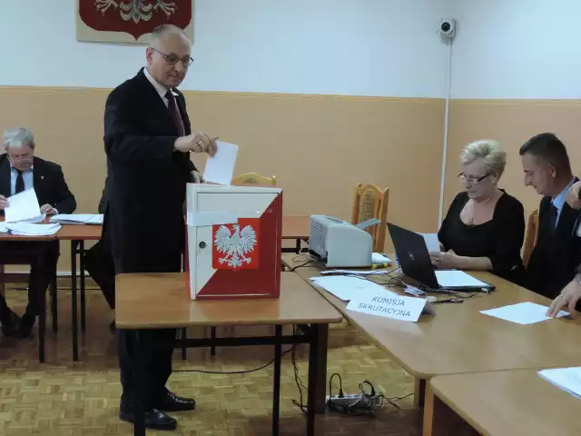 Mirosław Leszczyński wypowiedzenie z pracy dostał kilka godzin przed złożeniem ślubowania radnego