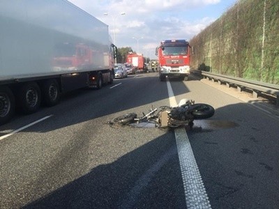 Wypadek na S8. Zderzenie motocykla z ciężarówką. Droga była zablokowana przez kilka godzin