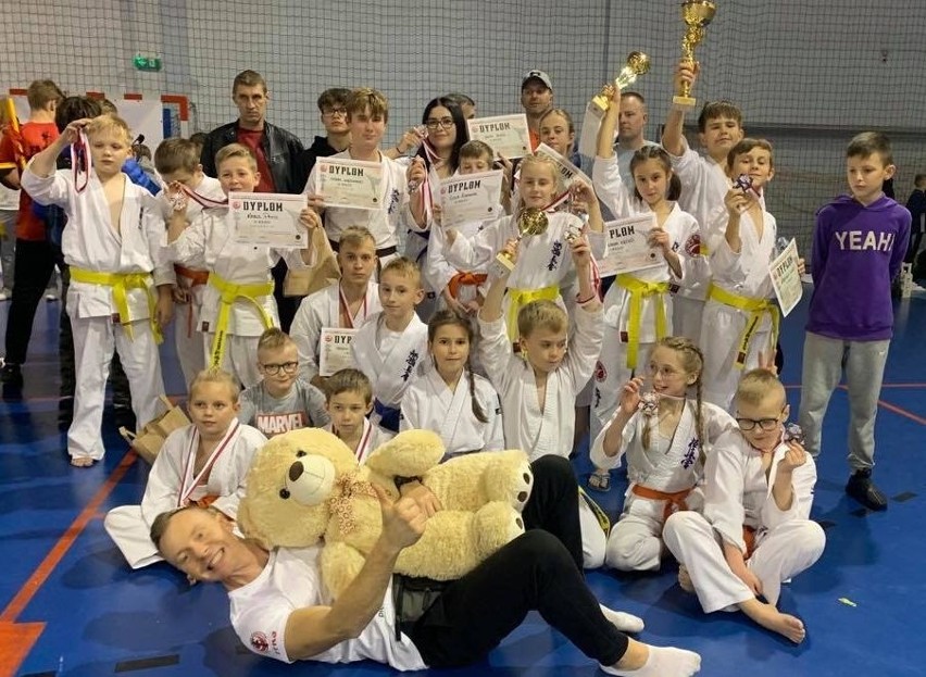 18 medali wojowników Kieleckiego Klubu Sportowego Karate na międzynarodowym turnieju w Katowicach [ZDJĘCIA]