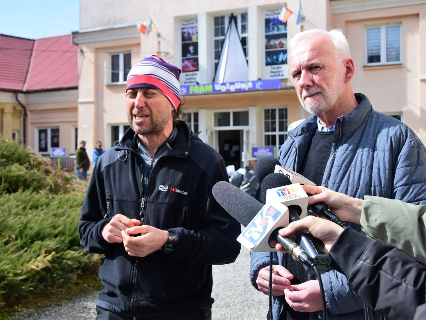 Plastikowa Odyseja w Tarnobrzegu. Ekolog i podróżnik Dominik Dobrowolski zbierał śmieci nad Wisłą, zachęca do obejrzenia tych zdjęć