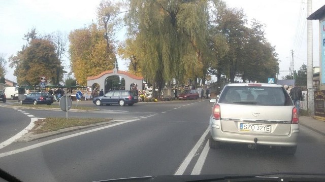 W okolicach starego cmentarza w Rybniku Boguszowicach drogi przejezdne