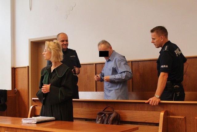Artur W. podczas jednej z rozpraw przed krakowskim sądem. Teraz odpowiada za swój czyn z wolnej stopy