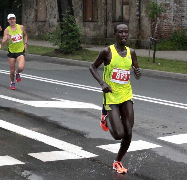 Elisha Kiprotich Sawe (z numerem 893), trzeci na mecie ubiegłorocznego Półmaratonu Radomskiego Czerwca&#8217;76 będzie jednym z faworytów tegorocznej edycji biegu