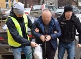 Napady na stacje benzynową w Tarnowskich Górach i Kaletach. Zamaskowani bandyci terroryzowali pracowników. Zatrzymali ich policjanci