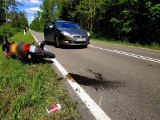 Sokołda. Pijany motorowerzysta uciekał przed patrolem. Po drodze zgubił puszkę piwa, a w organizmie miał 2 promile (zdjęcia)