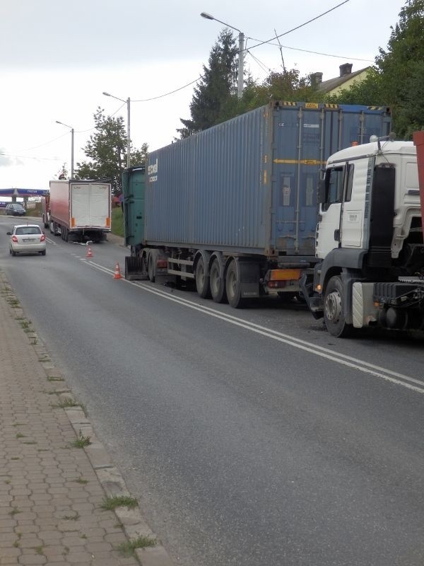 Wypadek w Opatowie. Zderzyły się tiry