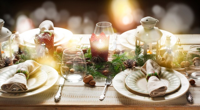 Szukasz pomysłu na dekorację świątecznego stołu? Sprawdź te propozycje! >>>