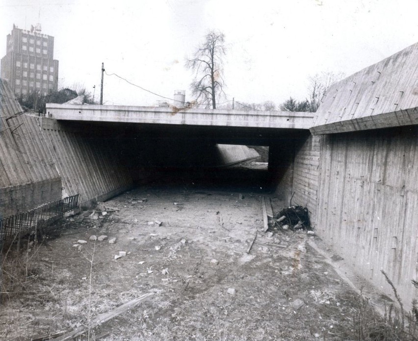 Prace przy przejściu podziemnym pod placem Społecznym - 1983...