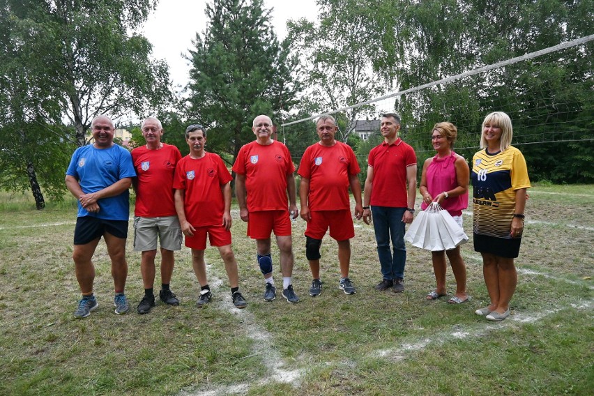 Turniej piłki siatkowej w Hutkach, gm. Bolesława, 31 lipca...