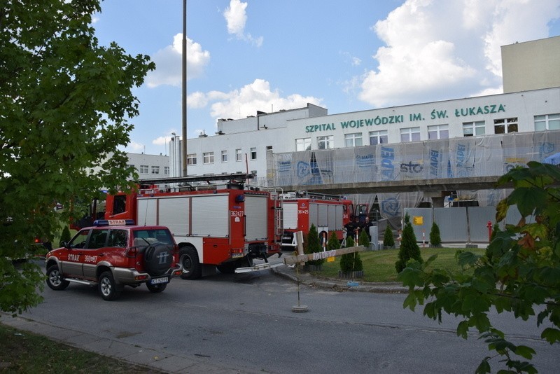 Pożar w szpitalu św. Łukasza w Tarnowie. Trzeba było włączyć zasilanie awaryjne [ZDJĘCIA]