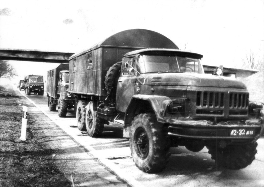 Autostrada A4, 1981 rok. Transport radzieckich samochodów...