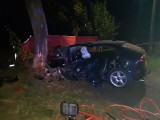 Wypadek śmiertelny w Warce. 49-letni kierowca seata uderzył w drzewo