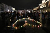 Na krakowskim Rynku zapalili Serce świateł dla Pawła Adamowicza w 3. rocznicę śmierci