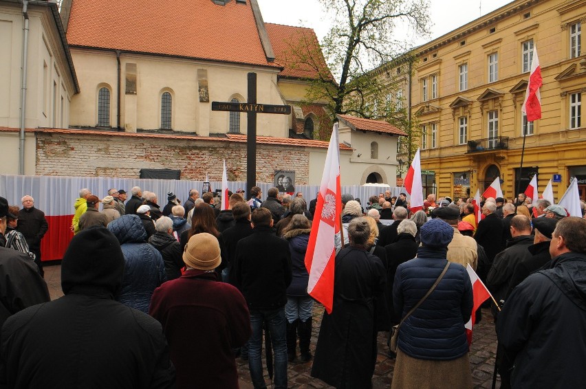 Kraków. Biało-Czerwony Marsz Pamięci przeszedł ulicami miasta [NOWE ZDJĘCIA, WIDEO]