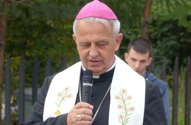 Biskup Jan Piotrowski zachęca wiernych diecezji kieleckiej do włączenia się w zbiórkę elektrośmieci i tym samym wsparcia misyjnych potrzeb.