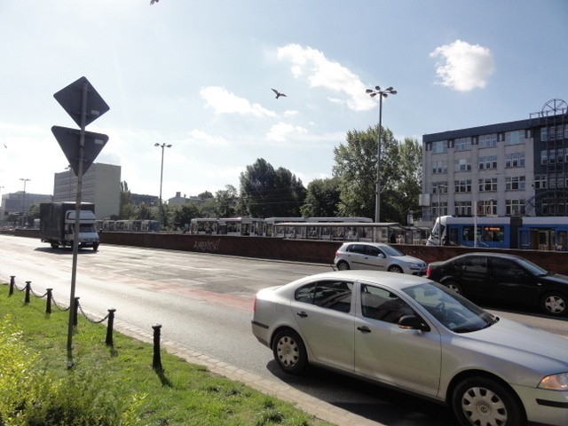 Wrocław: Awaria tramwaju linii 2 na Oławskiej. Ruch pozostałych wstrzymany (FOTO)