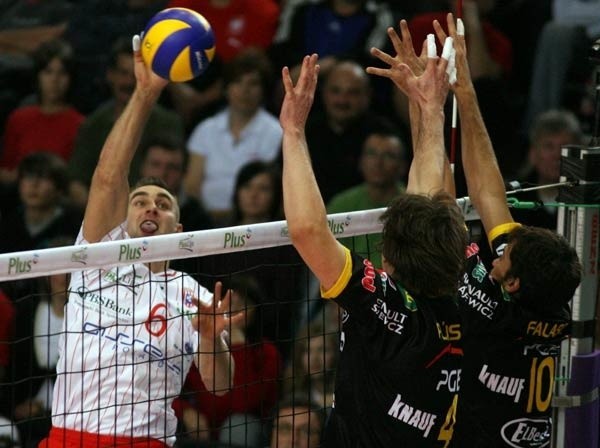 Piątkowy mecz Resovia - Skra (początek o godz. 20), mimo, że goście są murowanym faworytem wzbudziła ogromne zainteresowanie wśród fanów siatkówki na Podkarpaciu.