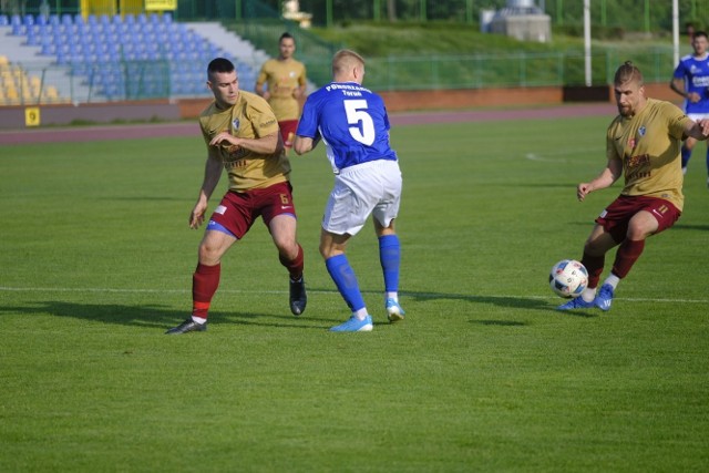 W meczu 1/4 finału Pucharu Polski na szczeblu Kujawsko-Pomorskiego ZPN Pomorzanin Toruń przegrał po rzutach karnych z Unią Janikowo 2:4. W regulaminowym czasie był remis 1:1 (Adrian Wróblewski 48 - Gracjan Goździk 48). Tak sam rezultat był po dogrywce. W półfinale janikowanie zagrają w niedzielę na wyjeździe z Unią Gniewkowo.Na kolejnych stronach zdjęcia z meczu oraz fotki kibiców>>>