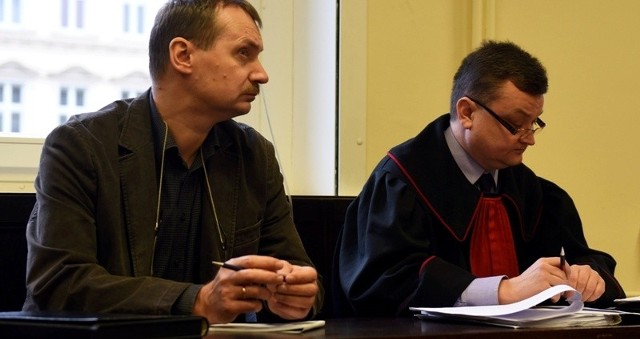 Jacek Ziętara (po lewej) złożył zażalenie na umorzenie śledztwa chociaż dobrze ocenia pracę prokuratora Piotra Kosmatego