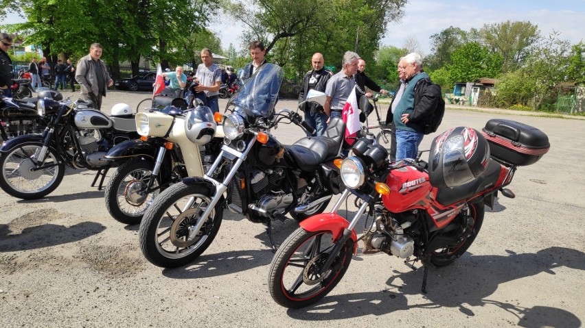 Miłośnicy zabytkowych motocykli zjechali do Proszowic. Ale maszyny! [ZDJĘCIA, WIDEO]