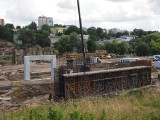 Trwa budowa wiaduktu w ciągu krajowej szóstki w Koszalinie [ZDJĘCIA]