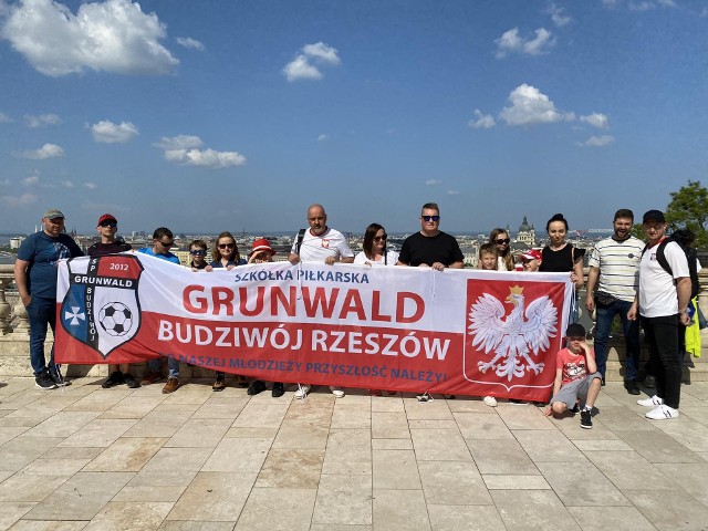 Grunwald Budziwój wspiera swojego wychowanka - Mateusza Skoczylasa podczas meczu na EURO U-17