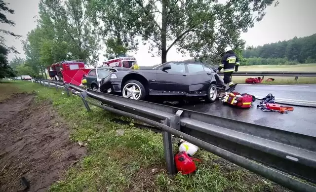 Policja wyznaczyła objazdy dla pojazdów ciężarowych przez Wałcz. Samochody osobowe kierowane są przez miejscowość Stara Łubianka