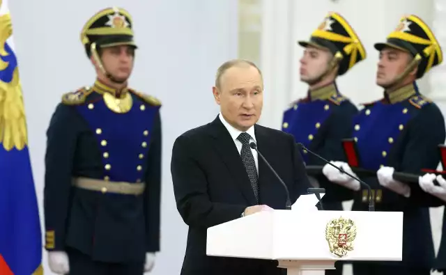 Putin wyraźnie miał kłopoty z utrzymaniem stojącej pozycji