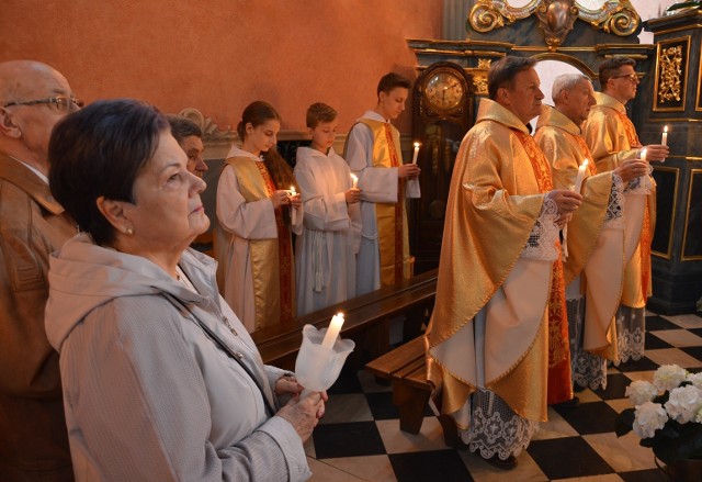 Wigilia Paschalna w Piotrkowie w kościele ojców Bernardynów tuż przed WIELKANOCĄ 2019