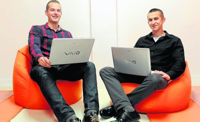 Wojciech Woźnica i Mateusz Orzech (nz. od lewej): Postawiliśmy na start-up EaseByte w Akademickich Inkubatorach Przedsiębiorczości, bo tu możemy liczyć na fachową pomoc.