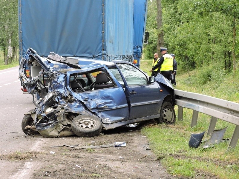 Piliki. Osobówka zniszczona, jeden z tirów się nawet nie zatrzymał [FOTO]