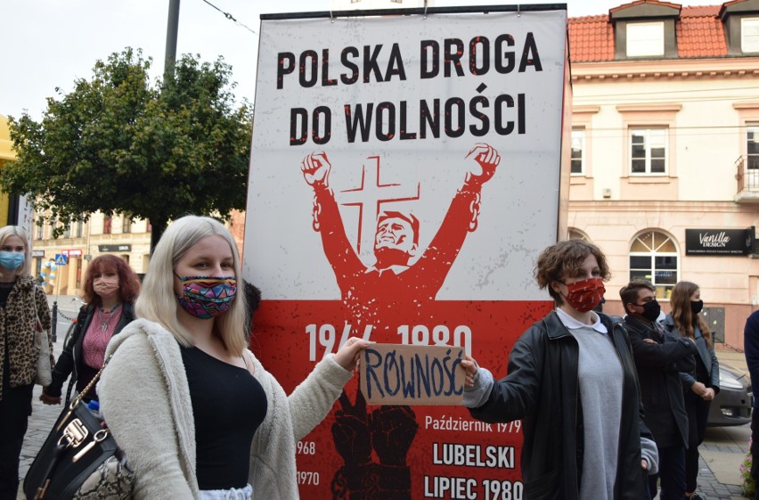 "Czarnek - nie nasz minister". Młodzież protestowała przed siedzibą PiS w Lublinie