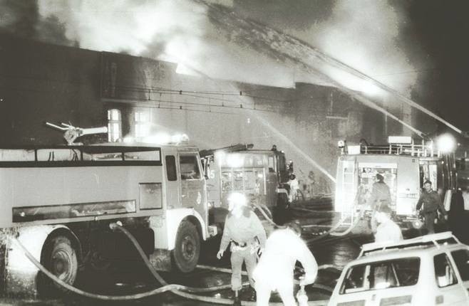 25. rocznica pożaru hali Stoczni Gdańskiej. Tragiczny dzień, który odmienił życie setkom młodych ludzi