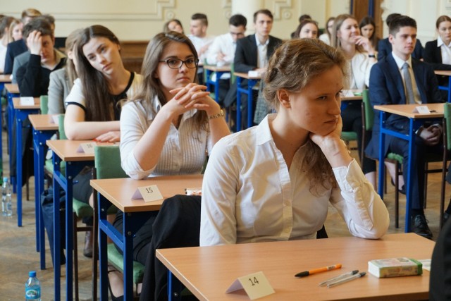 Drugi dzień maturalnego maratonu. Dziś o godzinie 9.00 test z matematyki na poziomie podstawowym. Na naszej stronie zaprezentujemy pytania i odpowiedzi.