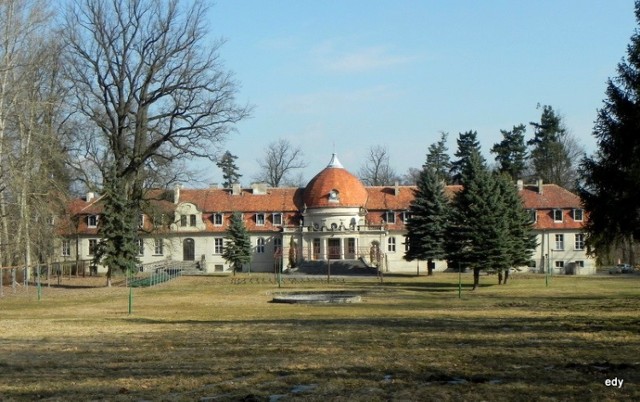 W pałacu w Gliśnie co roku organizowane są targi rolnicze.