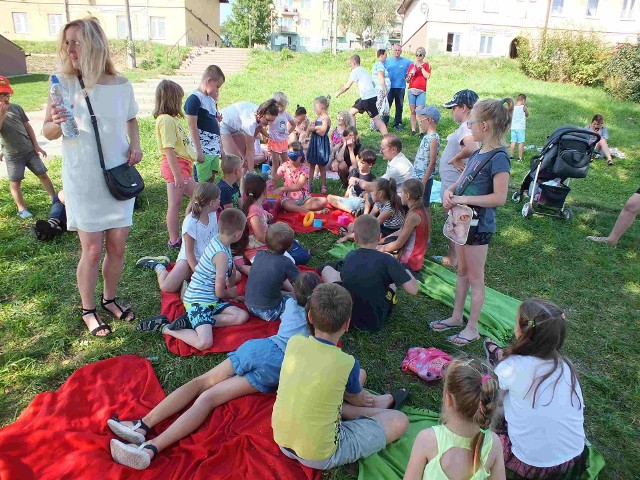 Ostatnie spotkanie w ramach akcji „Lato na Wzgórzu” w Starachowicach zgromadziło ponad 30. dzieci