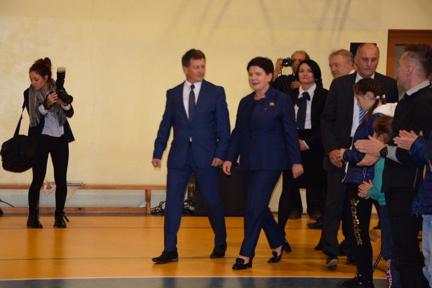 Poręba Wielka. Premier Beata Szydło wsparła kandydata PiS na fotel wójta gminy