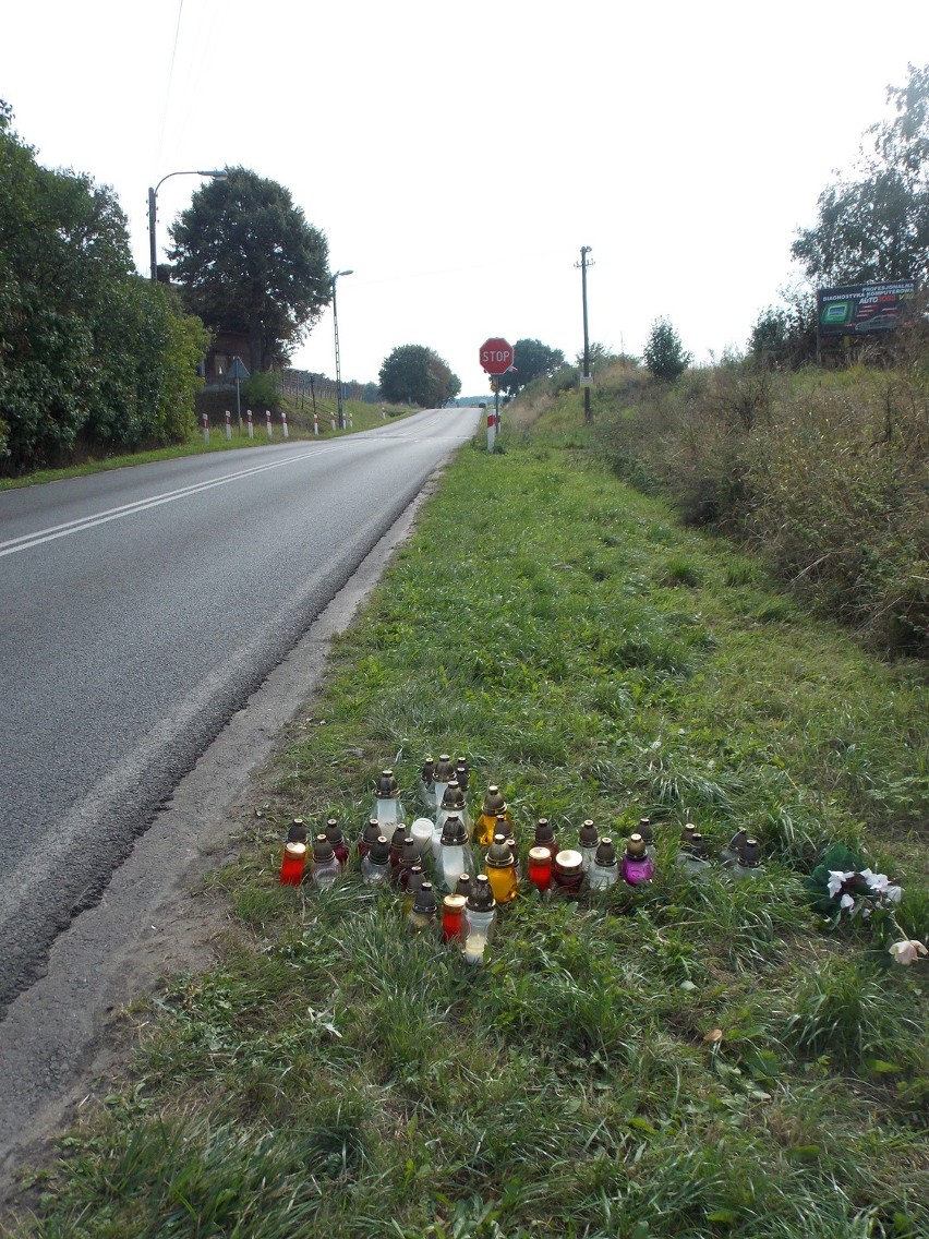 Tragiczny wypadek koło Długoszyna. Po głowie 18-latka leżącego na drodze przejechał samochód