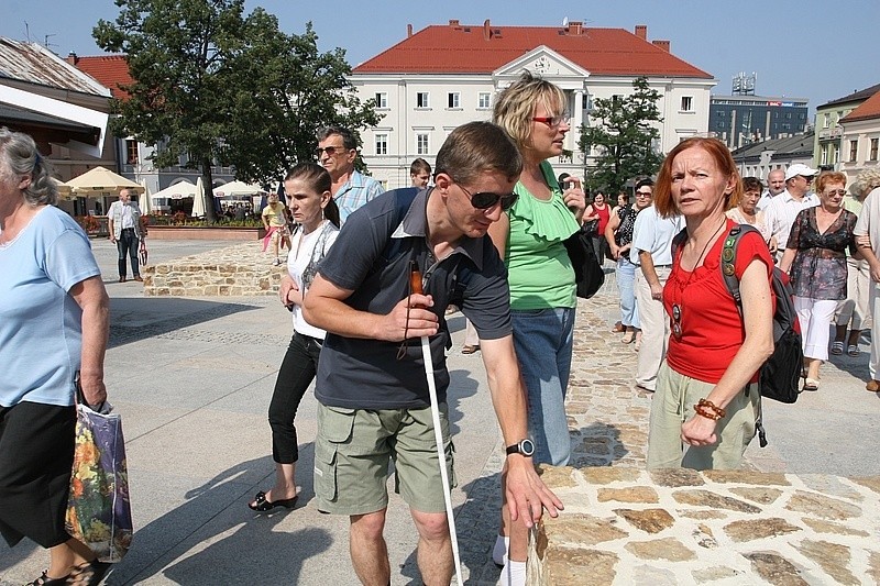 Niewidome osoby zwiedzaly Kielce