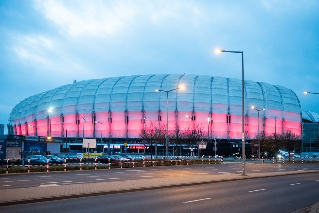 Poznański Stadion Miejski, podobnie jak wiele innych budynków na całym świecie, rozświetli się na czerwono, aby zwrócić uwagę na problemy osób, chorych na bardzo powszechną, ale zupełnie w Polsce nieznaną wadę genetyczną - 22q11.Kolejne zdjęcie --->
