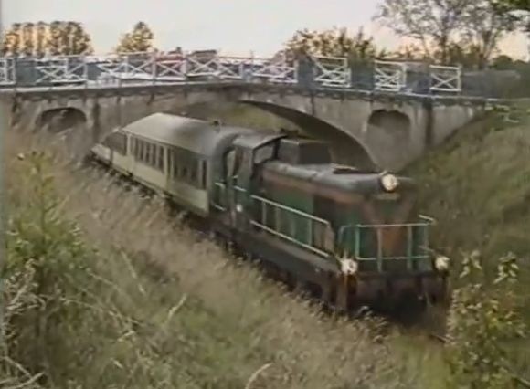 Pociąg osobowy na linii kolejowej z Lęborka do Kartuz.