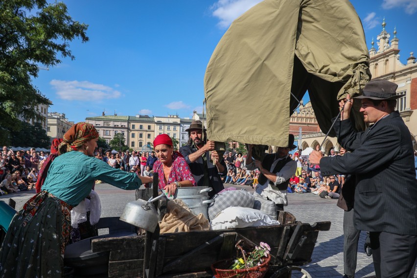 "Drom - Ścieżki Romów" to opowieść o życiu w taborze. Drugi...