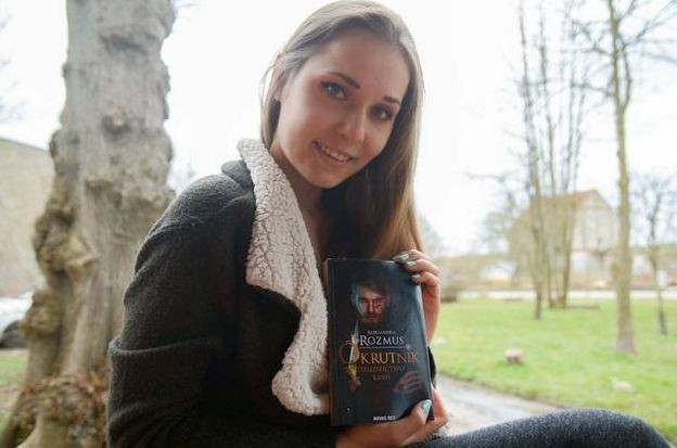 Aleksandra Rozmus zadebiutowała książką „Okrutnik. Dziedzictwo krwi”, która zbiera pozytywne recenzje