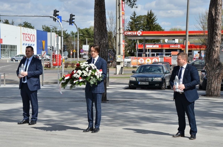 (Od lewej) Zastępca burmistrza Mirosław Pułkowski, burmistrz...