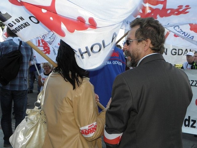 O konflikcie na linii związek zawodowy "Solidarność" - zarząd Kujawskiej Spółdzielni Mleczarskiej "Cuiavia" szeroko rozpisywaliśmy się jesienią 2011 roku. Wówczas to dwaj członkowie "Solidarności" (w tym Hieronim Stachel) zostali dyscyplinarnie zwolnieni z pracy. Kilkuset związkowców "Solidarności" z całego kraju przyjechało do Inowrocławia, by walczyć o swoich kolegów. 