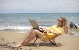 Będziesz pracować zdalnie na wakacjach i chcesz łączyć się z darmowym Wi-Fi na plaży? Sprawdź, czy to bezpieczne