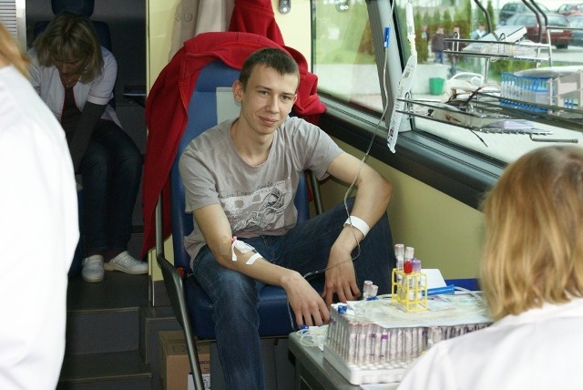 Mateusz Kleman z II klasy ZSLiT też oddał krew.